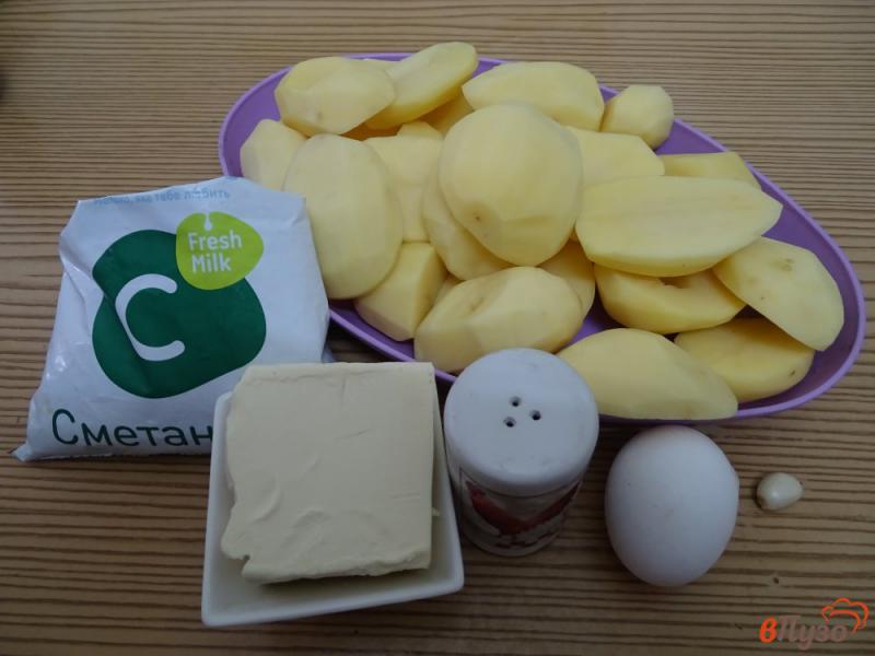 Фото приготовление рецепта: Воздушное картофельное пюре со сметаной и яйцом шаг №1