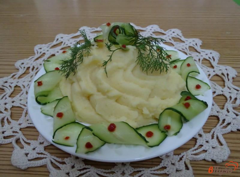 Фото приготовление рецепта: Воздушное картофельное пюре со сметаной и яйцом шаг №8