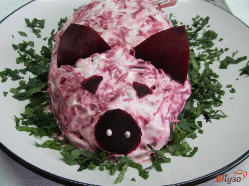 Фото приготовление рецепта: Новогодняя свинка - селедка под шубой шаг №7