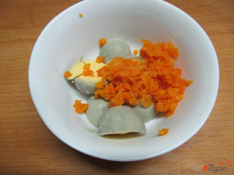 Фото приготовление рецепта: Яйца фаршированные икрой трески с морковью и сыром шаг №2