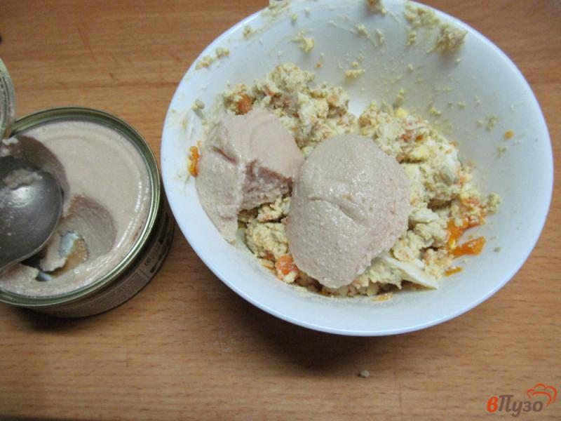 Фото приготовление рецепта: Яйца фаршированные икрой трески с морковью и сыром шаг №4
