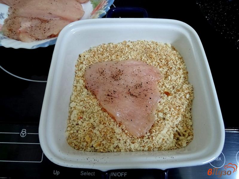 Фото приготовление рецепта: Куриное филе в сухарях шаг №5