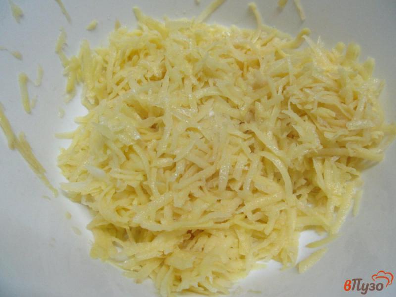 Фото приготовление рецепта: Картофель с яйцами и беконом шаг №2