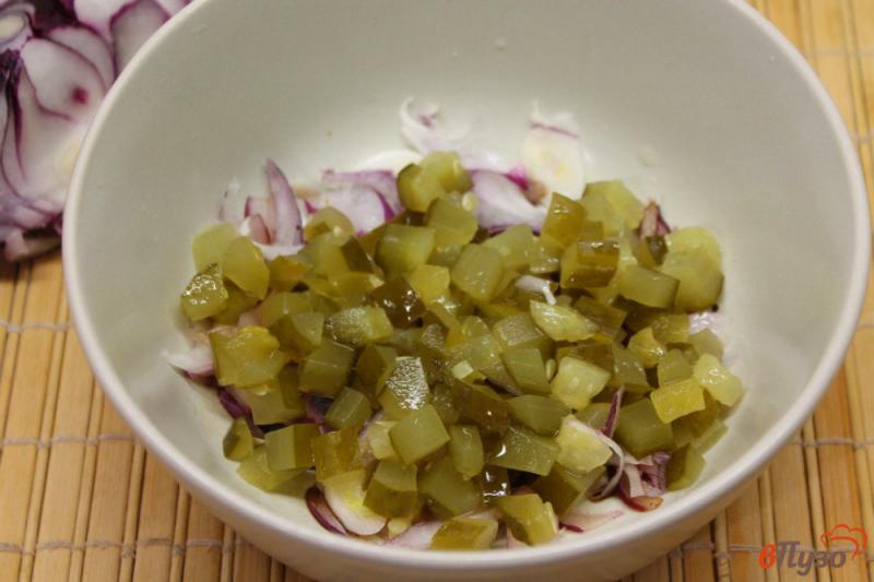 Фото приготовление рецепта: Салат с красной фасолью и огурцом шаг №3