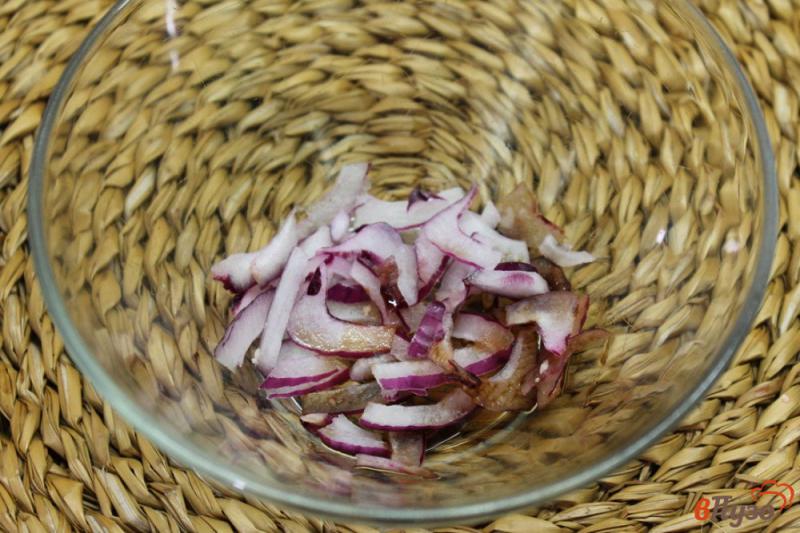 Фото приготовление рецепта: Салат из телятины, с оливками и сыром шаг №1