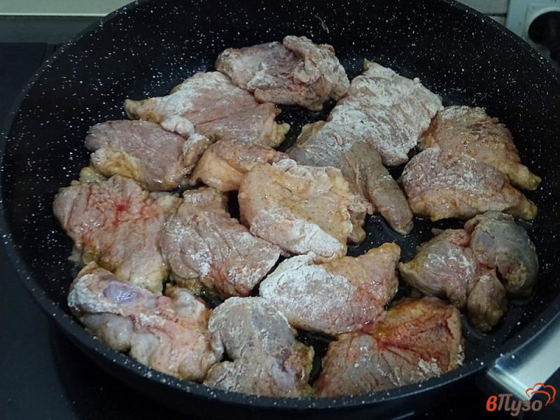 Фото приготовление рецепта: Свинина тушёная с овощами шаг №5
