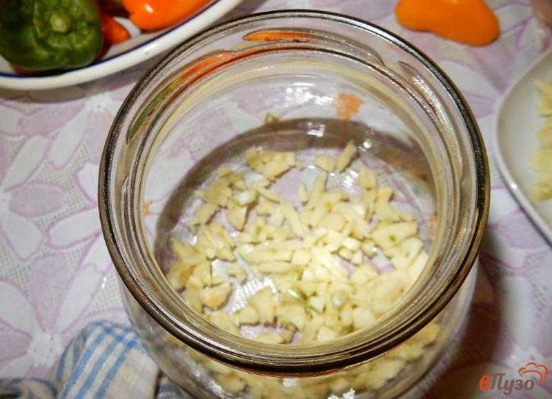 Фото приготовление рецепта: Жареный перец с чесноком на зиму шаг №5
