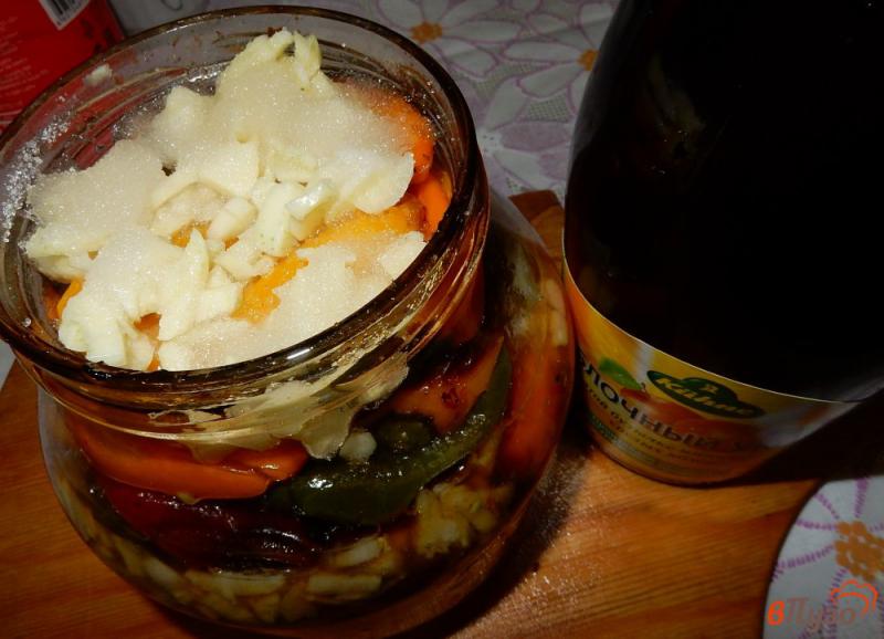 Фото приготовление рецепта: Жареный перец с чесноком на зиму шаг №11