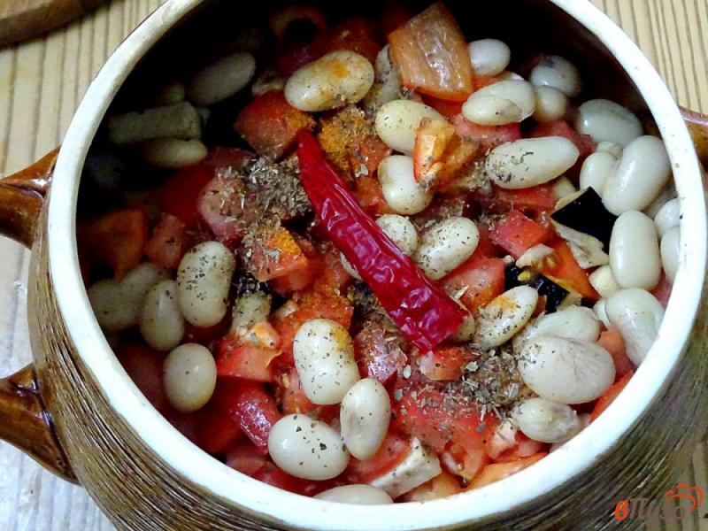 Фото приготовление рецепта: Свинина с овощами и фасолью в горшлчке шаг №12