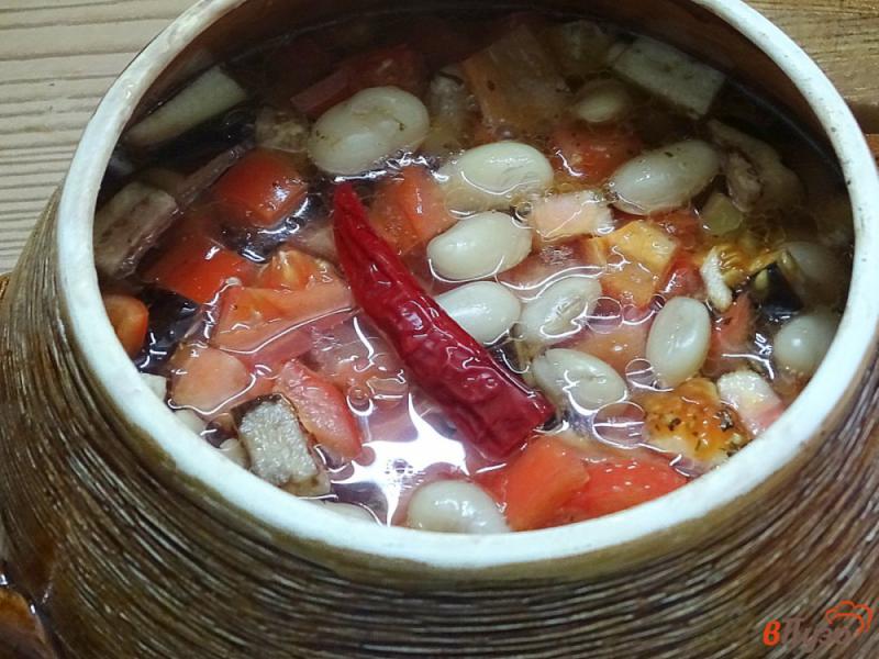 Фото приготовление рецепта: Свинина с овощами и фасолью в горшлчке шаг №13