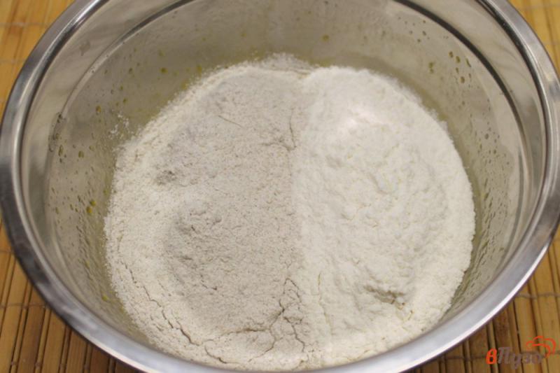 Фото приготовление рецепта: Пирог с консервированными персиками шаг №3