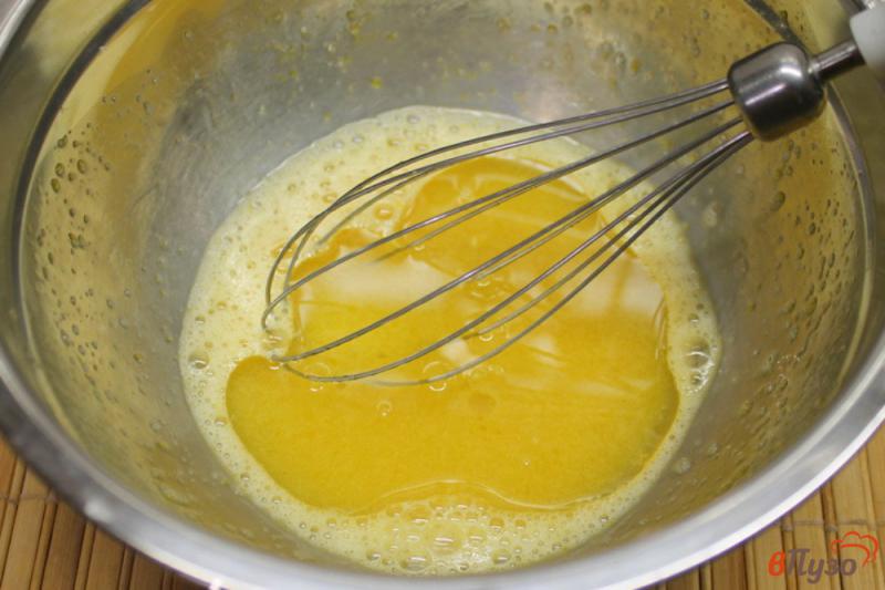 Фото приготовление рецепта: Пирог с консервированными персиками шаг №2