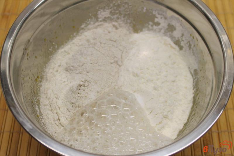 Фото приготовление рецепта: Пирог с консервированными персиками шаг №4