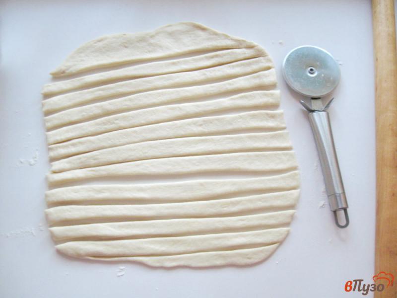 Фото приготовление рецепта: Сосиски в дрожжевом тесте шаг №2