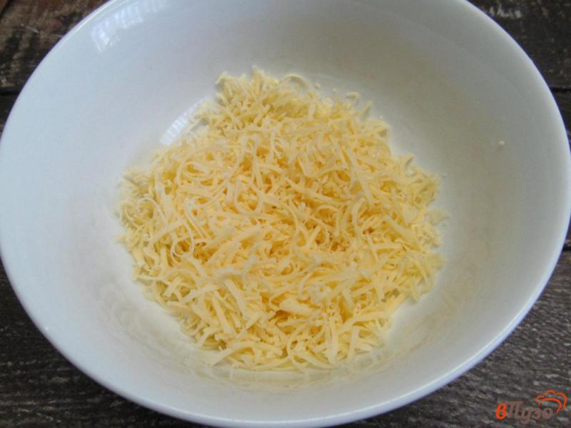 Фото приготовление рецепта: Салат из свеклы с сыром и яйцом шаг №1
