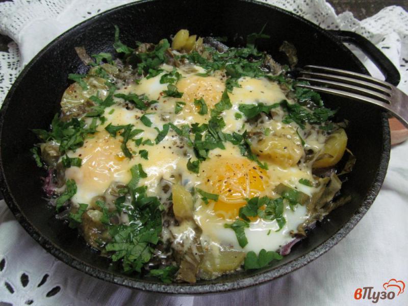 Фото приготовление рецепта: Яйца с картофелем и щавелем шаг №6