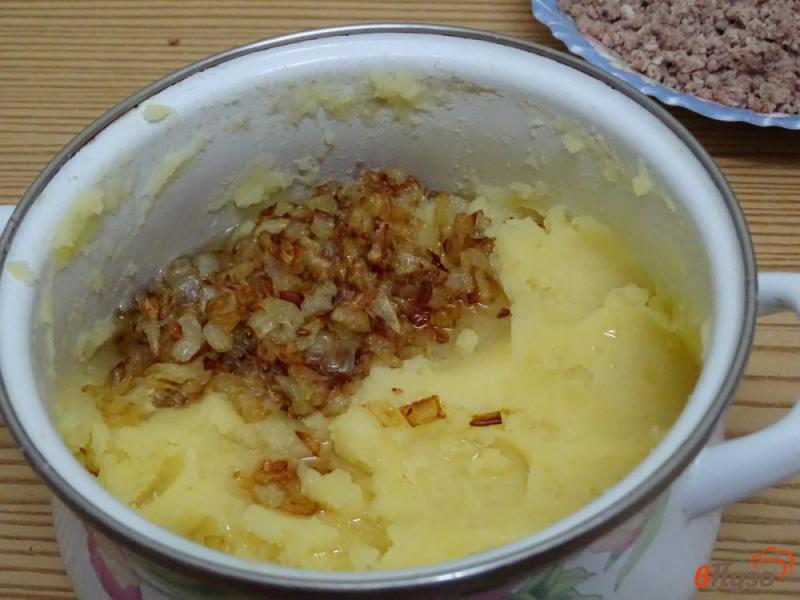 Фото приготовление рецепта: Вареники с картофелем и мясом шаг №6