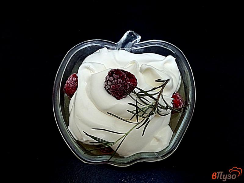 Фото приготовление рецепта: Десерт из дыни и малины шаг №7