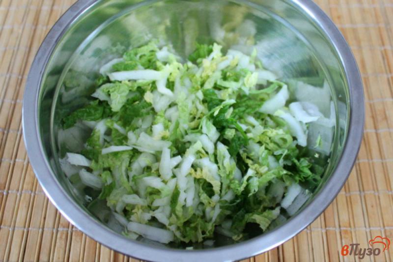 Фото приготовление рецепта: Салат из пекинской капусты с курицей и сыром шаг №1
