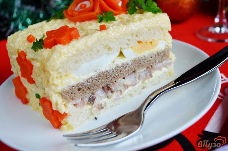 Фото приготовление рецепта: Бутербродный торт с рыбой шаг №7