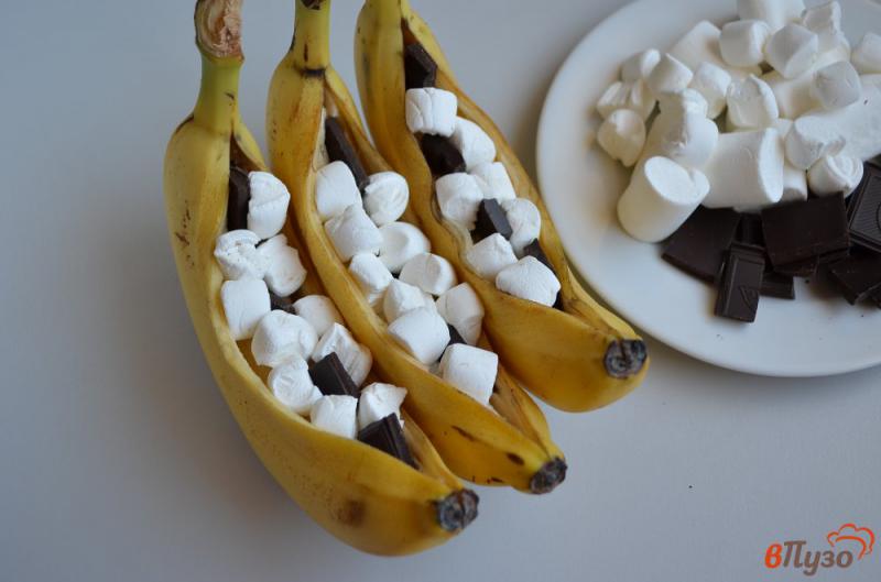 Фото приготовление рецепта: Бананы на мангале шаг №2