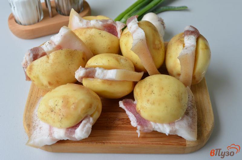 Фото приготовление рецепта: Картофель с салом «Любимый» шаг №3