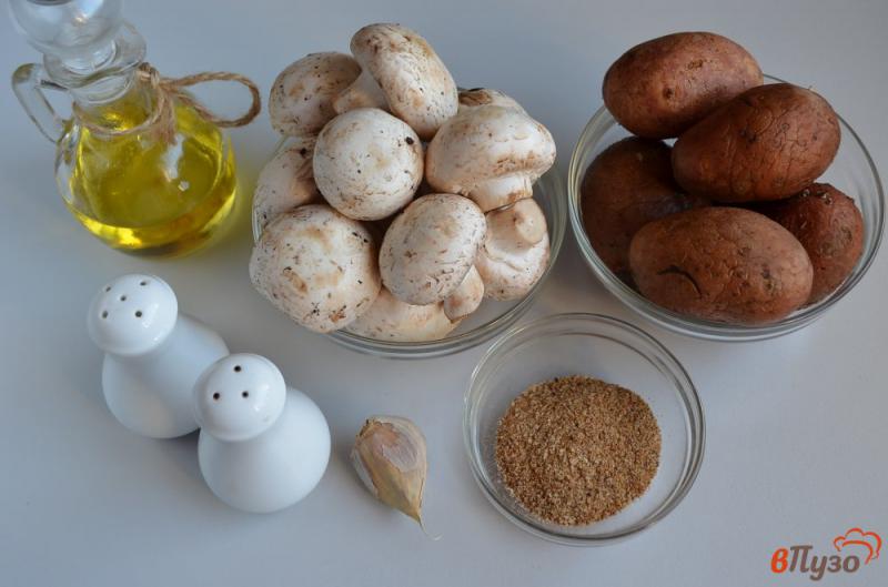 Фото приготовление рецепта: Картофель с грибами и чесноком в духовке шаг №1