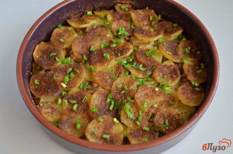 Фото приготовление рецепта: Картофель с грибами и чесноком в духовке шаг №7