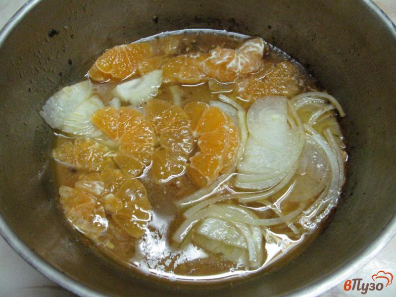 Фото приготовление рецепта: Курица с мандаринами шаг №2
