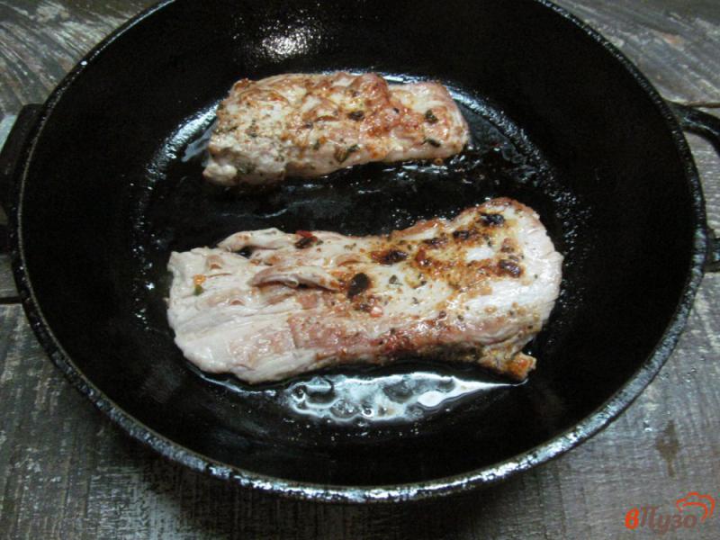 Фото приготовление рецепта: Свиная вырезка запеченная с овощами шаг №2