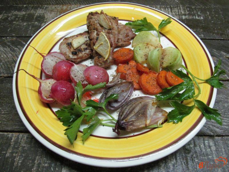 Фото приготовление рецепта: Свиная вырезка запеченная с овощами шаг №8