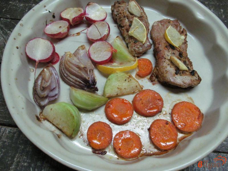 Фото приготовление рецепта: Свиная вырезка запеченная с овощами шаг №6