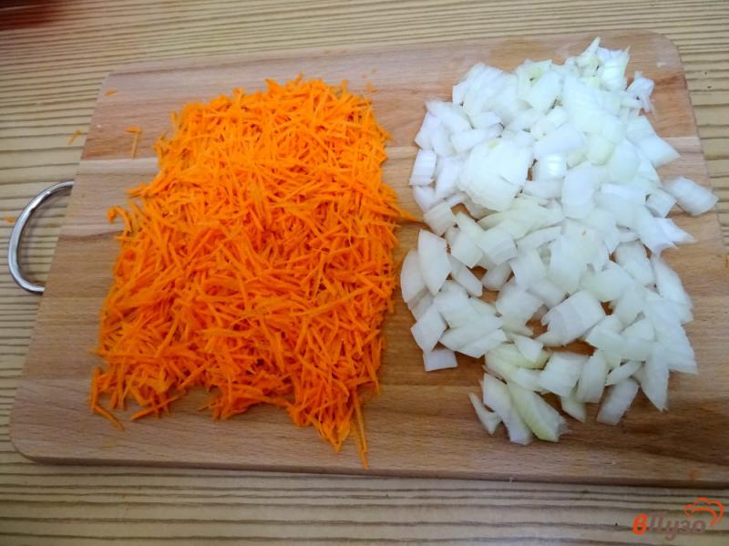 Фото приготовление рецепта: Рис с кукурузой и перцем шаг №2