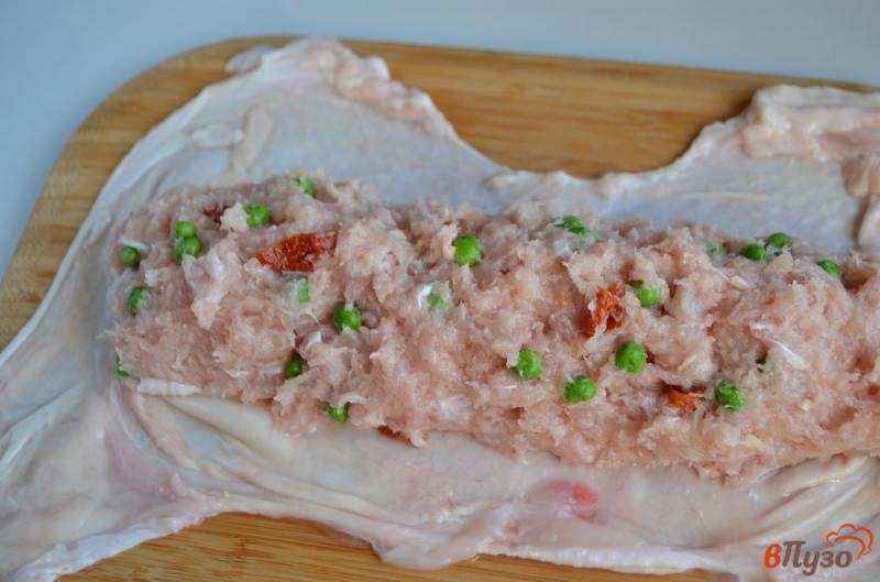 Фото приготовление рецепта: Куриная колбаса с овощами шаг №7