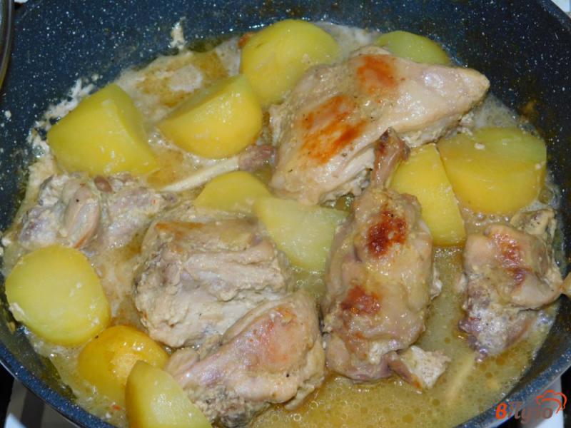 Фото приготовление рецепта: Кролик с картошкой шаг №3