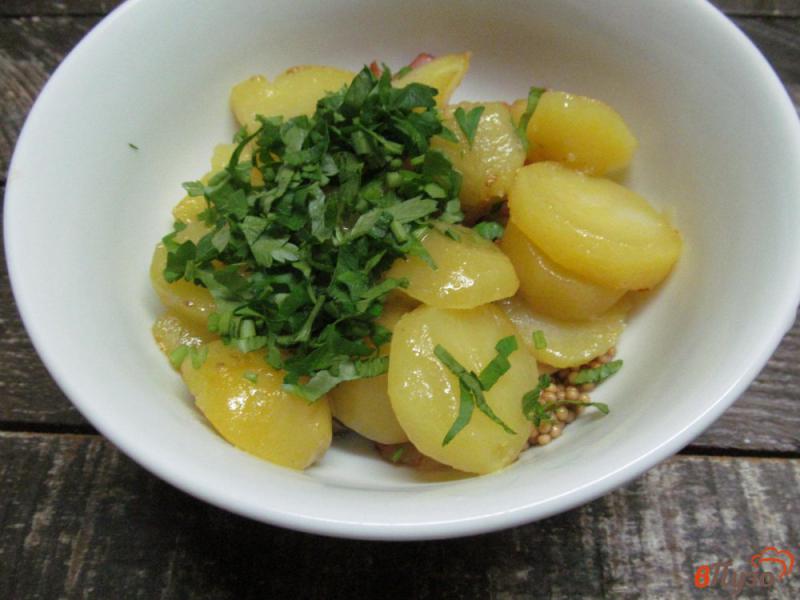 Фото приготовление рецепта: Картофельный салат с беконом и грибами шаг №4