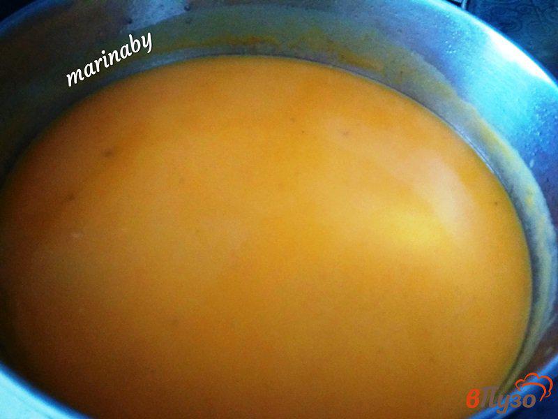 Фото приготовление рецепта: Суп-пюре с тыквой, овощами и чипсами из шампиньонов шаг №11
