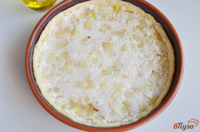 Фото приготовление рецепта: Пирог с рисом, ветчиной и фасолью шаг №8