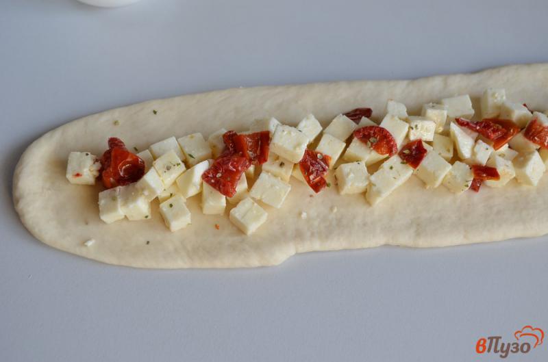 Фото приготовление рецепта: Улиточки с сыром и вялеными томатами шаг №8