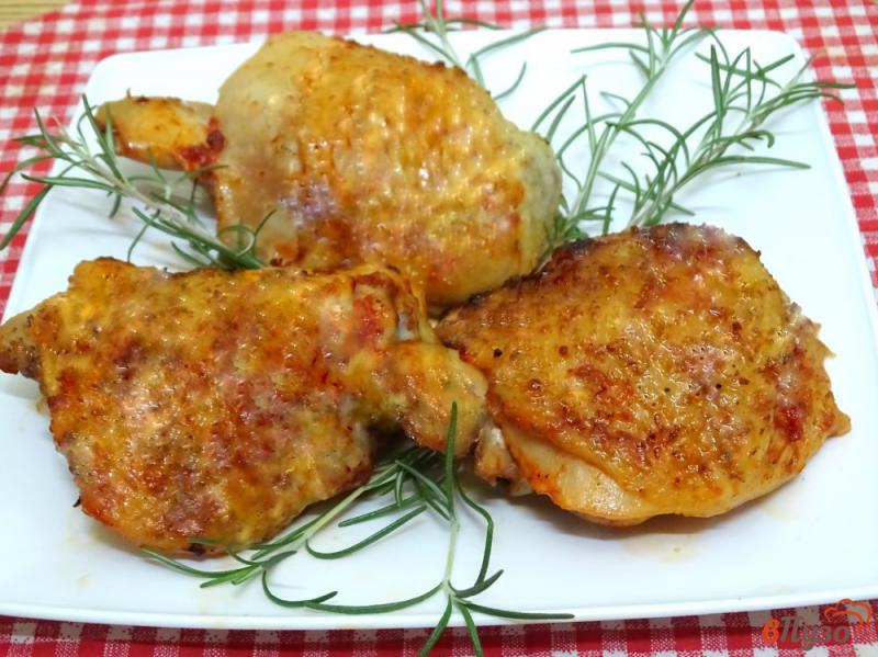 Фото приготовление рецепта: Куриные бёдра запеченные в духовке шаг №6