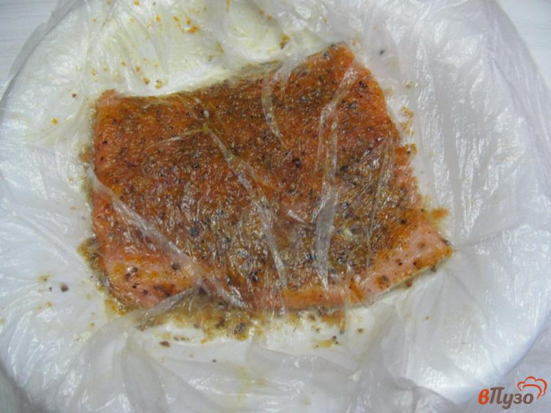 Фото приготовление рецепта: Маринованный лосось в апельсине с кориандром шаг №4