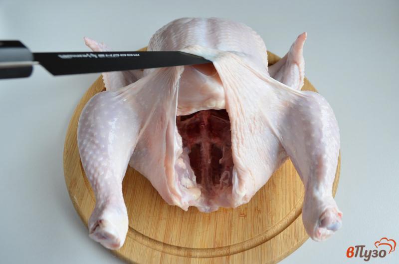 Фото приготовление рецепта: Фаршированная курица шаг №2