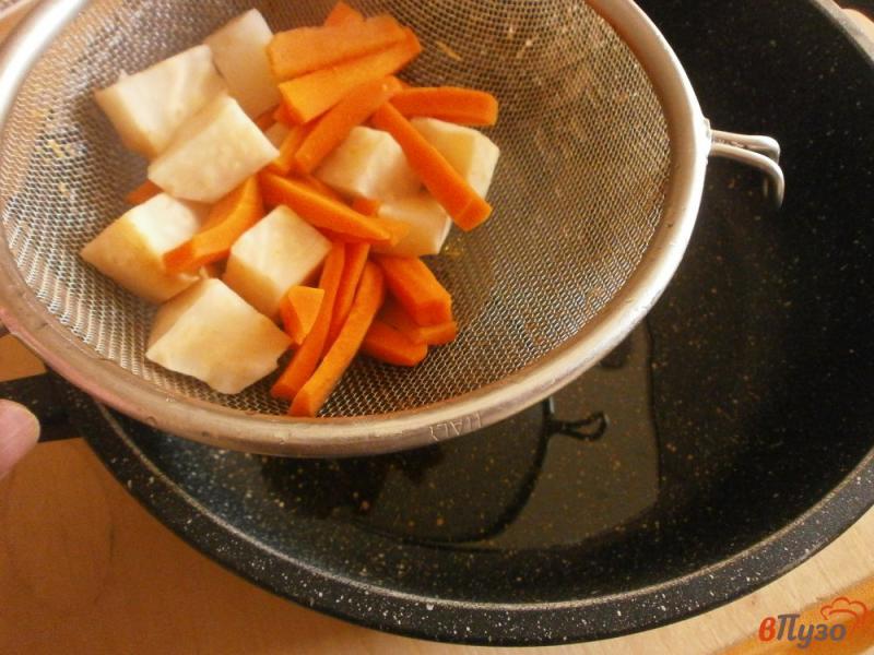 Фото приготовление рецепта: Гарнир из моркови и корневого сельдерея шаг №4