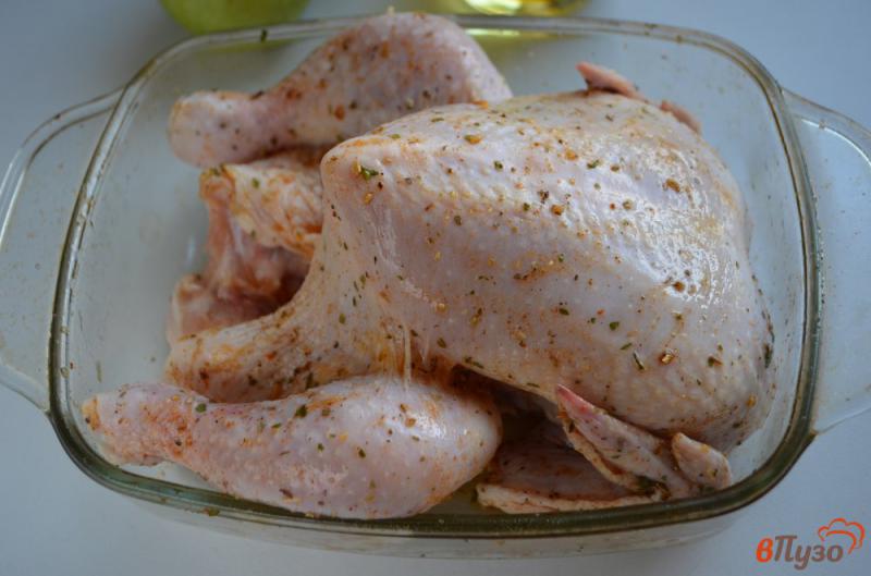 Фото приготовление рецепта: Курица с яблоками шаг №2