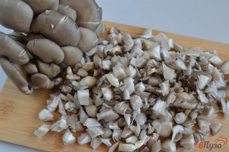 Фото приготовление рецепта: Тарталетки с паштетом и грибами шаг №2