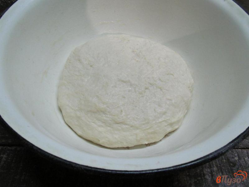 Фото приготовление рецепта: Духовые пирожки с капустой и грибами шаг №4