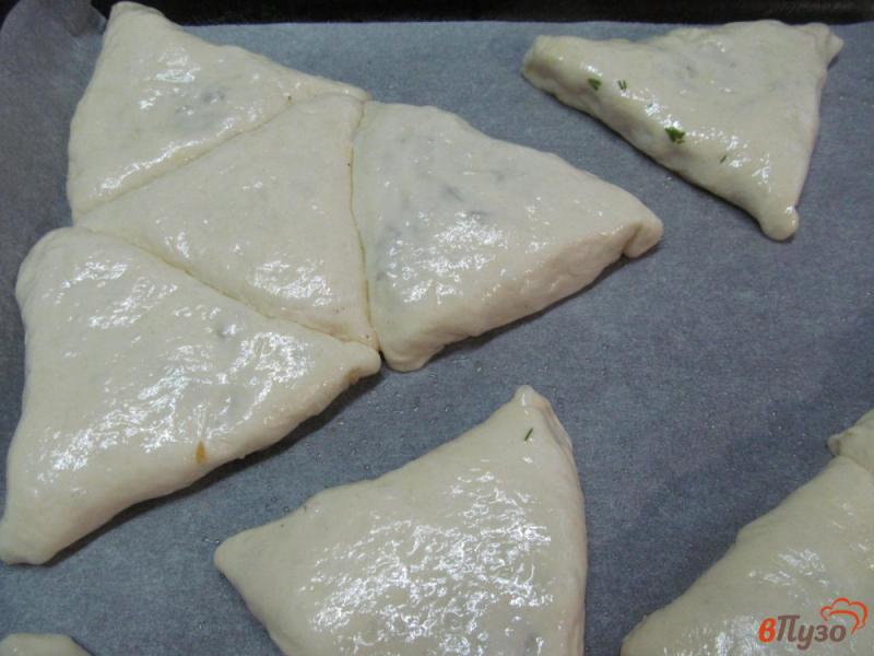 Фото приготовление рецепта: Духовые пирожки с капустой и грибами шаг №16
