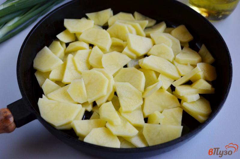 Фото приготовление рецепта: Картофель с луком шаг №3
