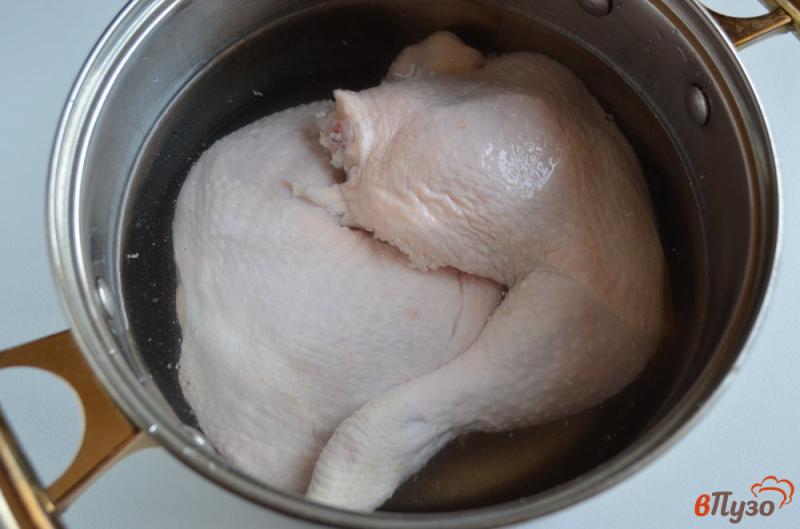 Фото приготовление рецепта: Холодец из куриных окорочков шаг №2