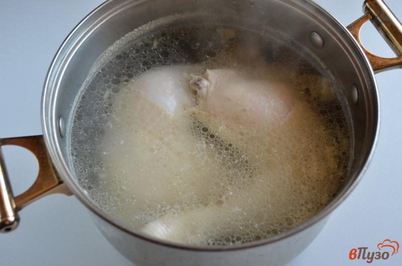 Фото приготовление рецепта: Холодец из куриных окорочков шаг №3